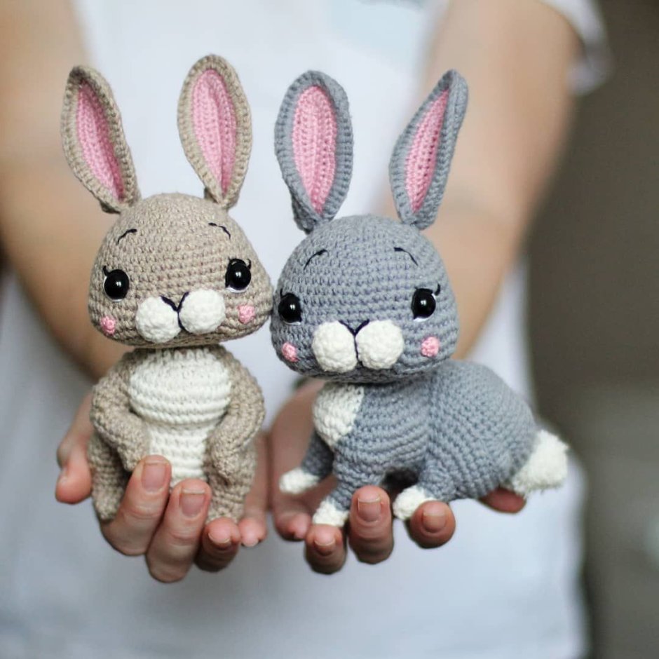 Заяц с длинными лапами