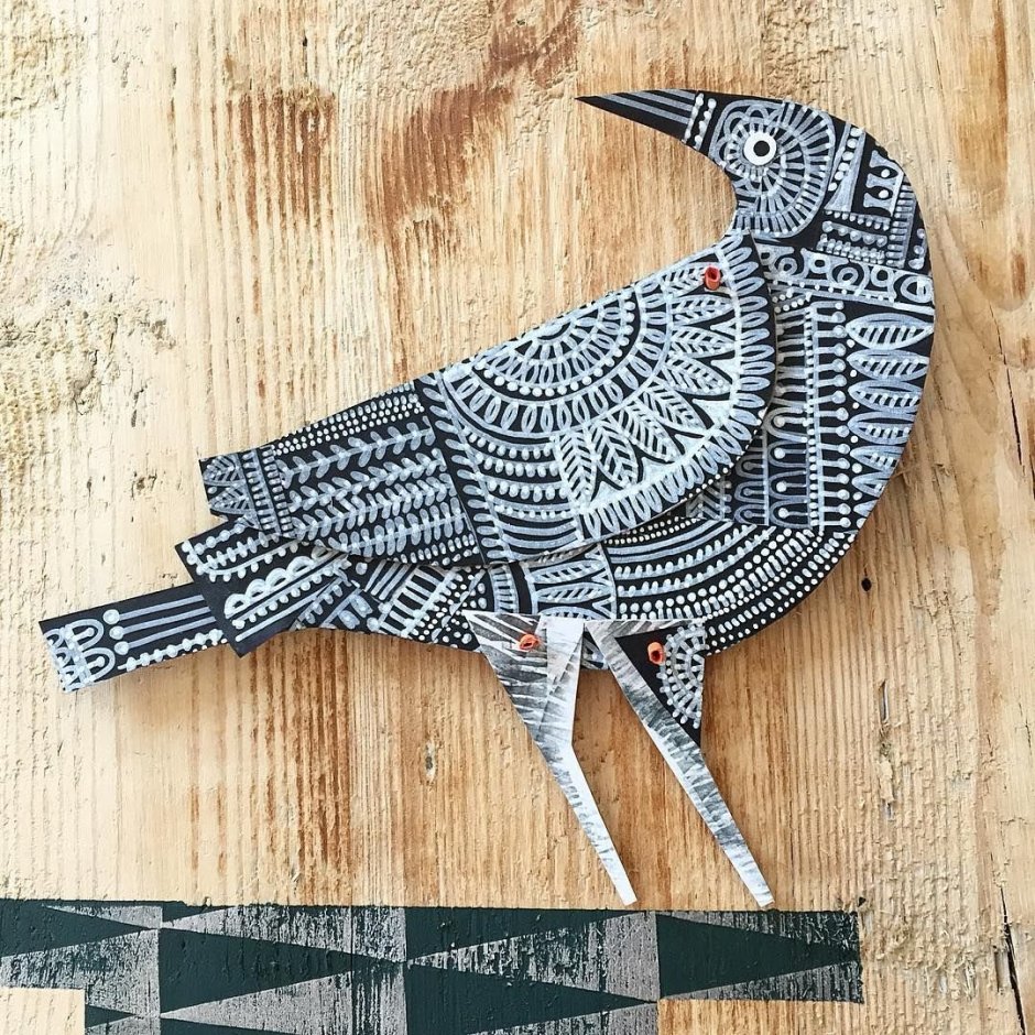 Черно красная птица