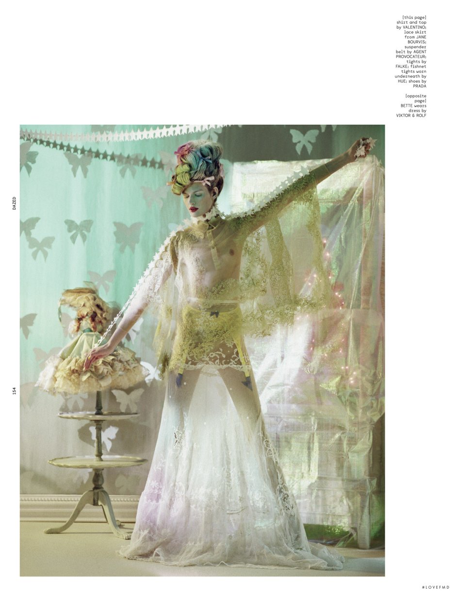 Краснолобая портниха гнездо