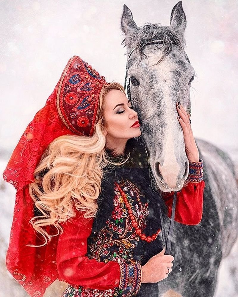 Невеста на лошади