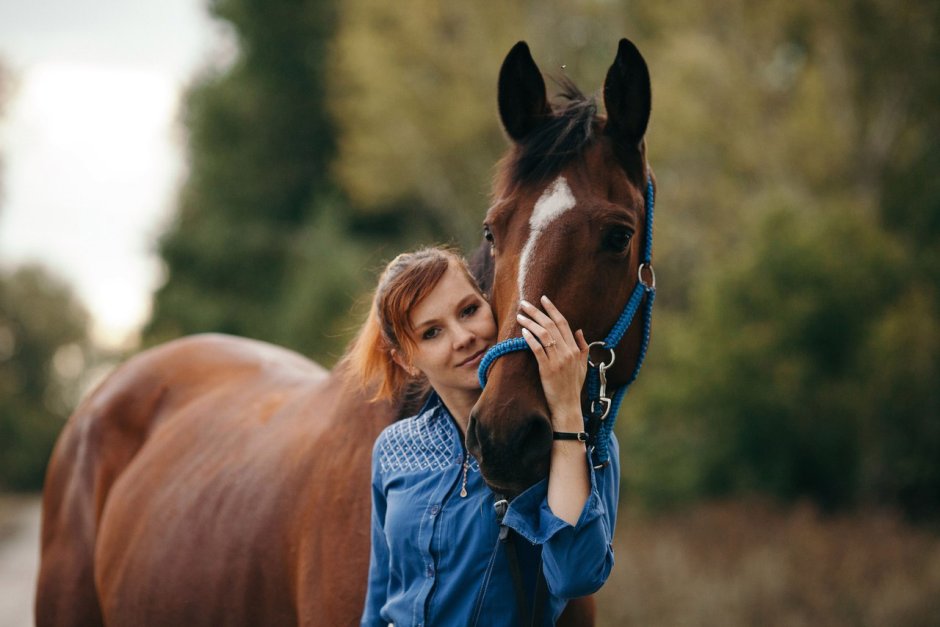 Девушка с лошадью