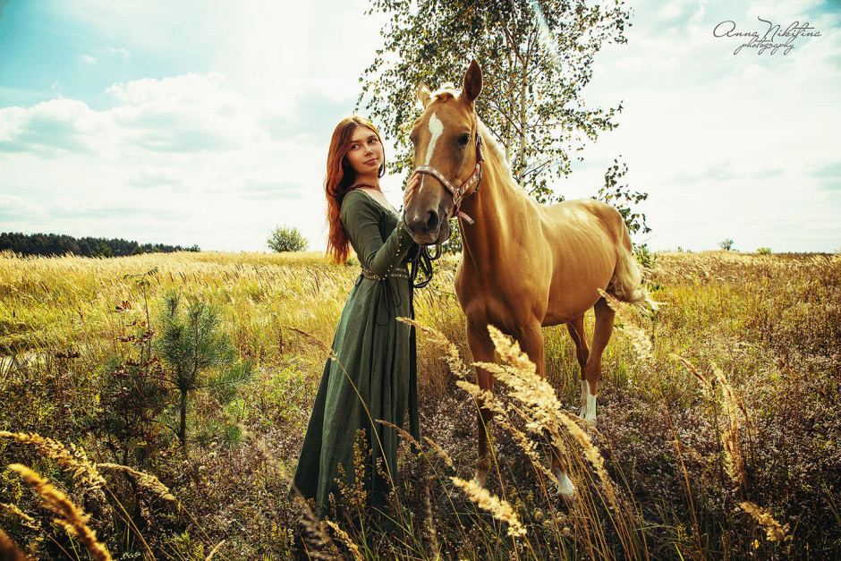 Фотосессия с лошадью в поле