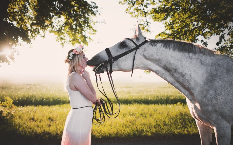 Женщина и конь