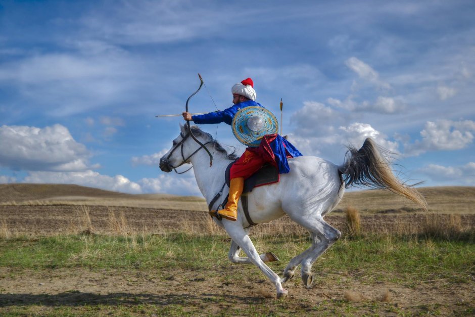 Монгольский лучник на коне