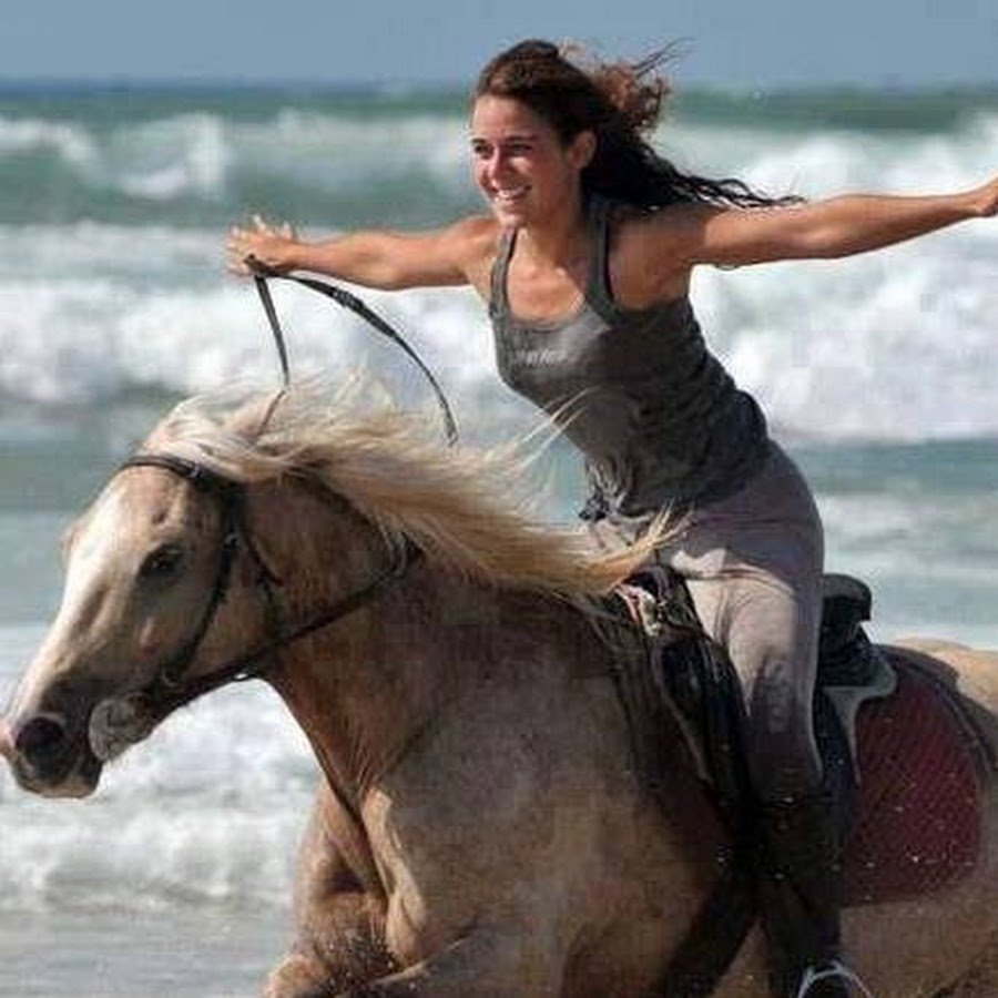 Женщина на коне