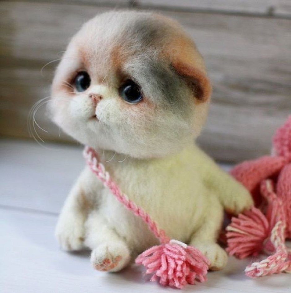 Розовая кошка игрушка