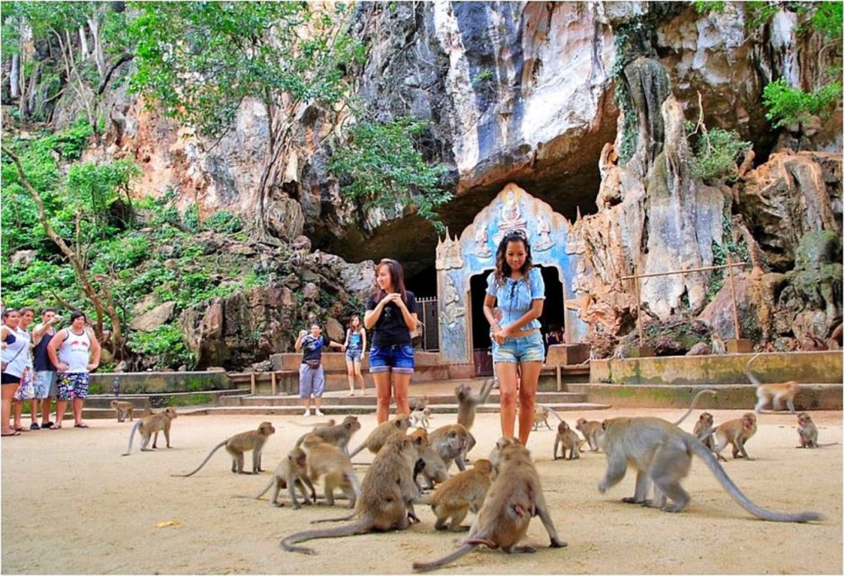 Храм Suwankuha (Monkey Cave).