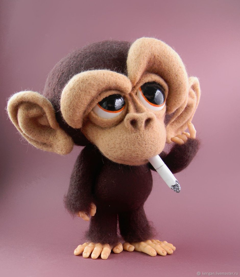 Милая игрушка мартышка