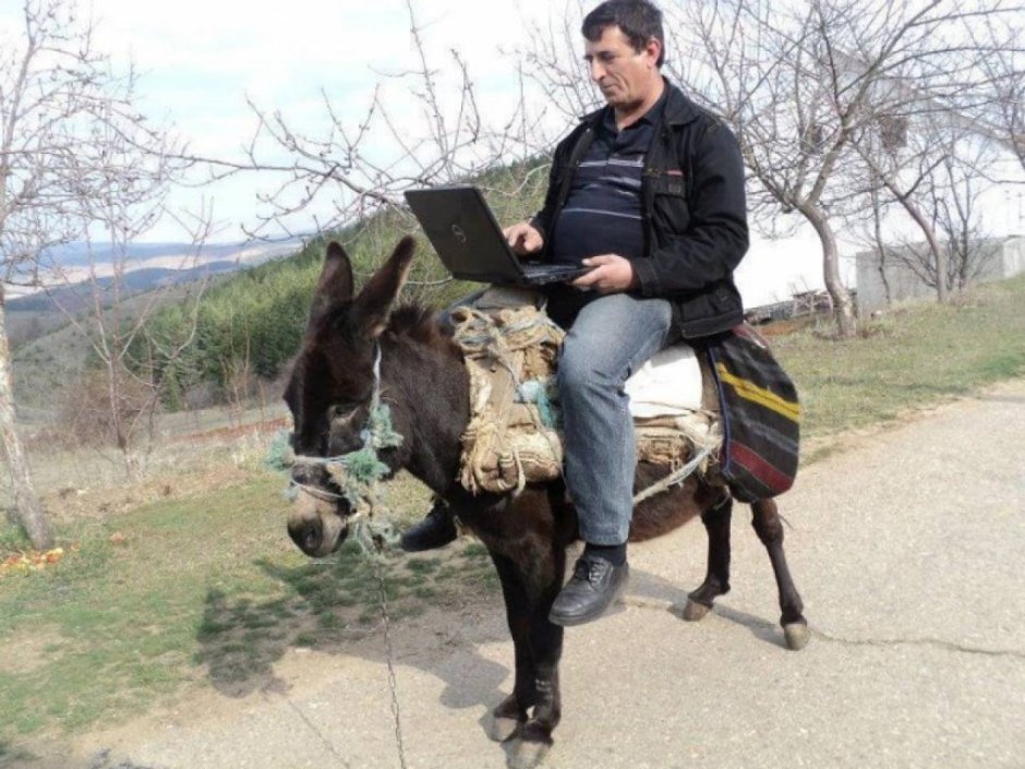 Парень на ишаке