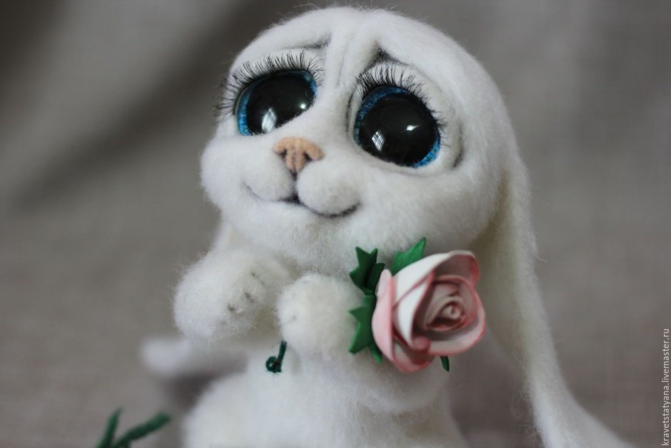 Зайчик с грустными глазами