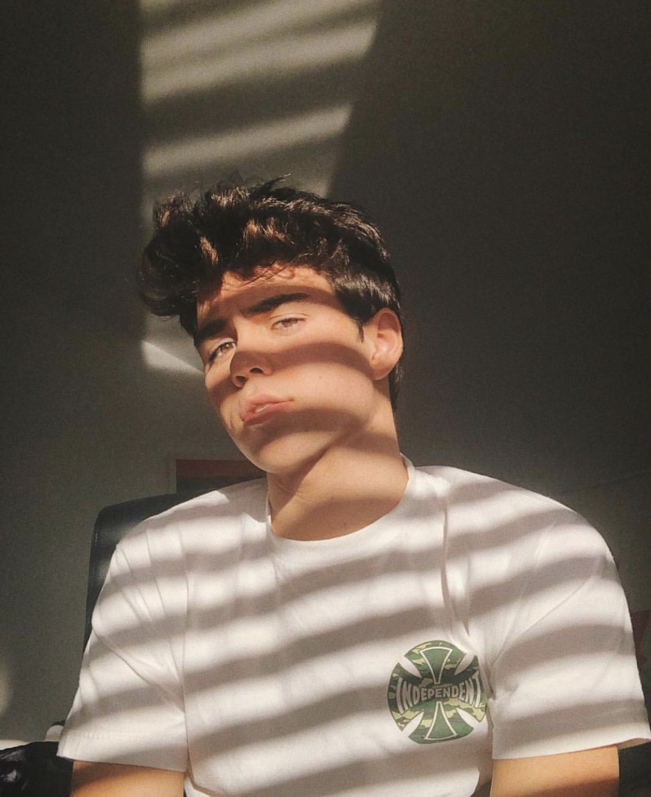 Benji Krol в маске