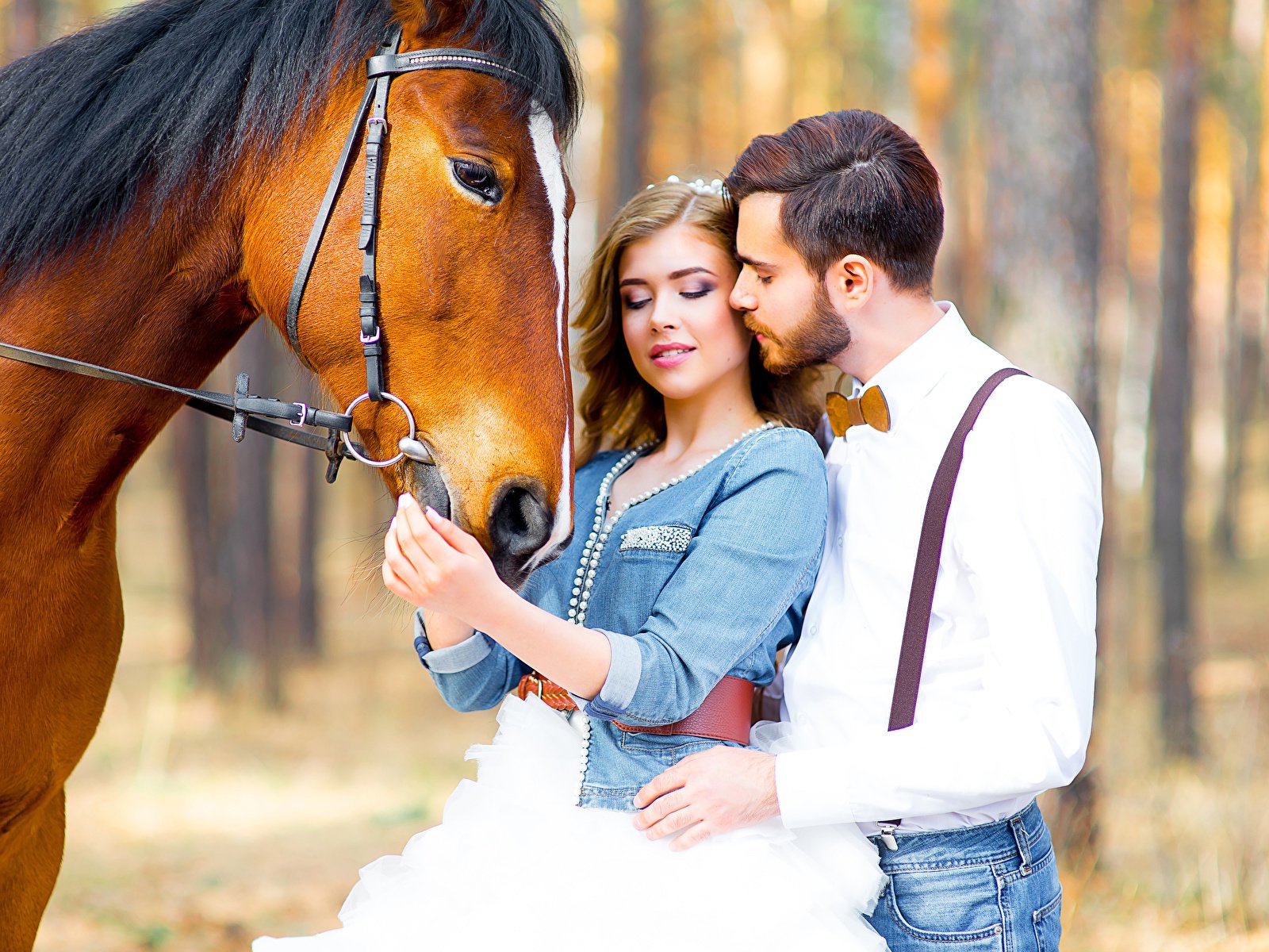 Мужчина лошадь в браке. Влюбленные лошади. Двое на лошади. Фотосессия с мужем и лошадьми. Парень и девушка на лошади.