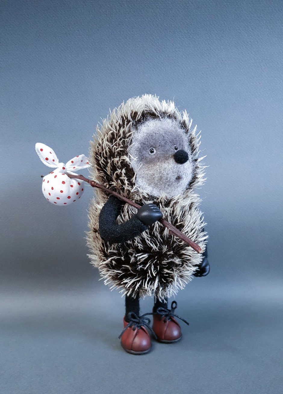 Ежик с узелком на палочке