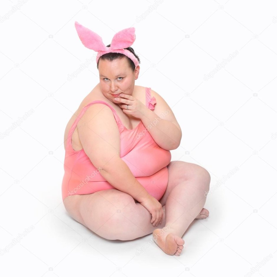 Толстая баба в костюме зайчика
