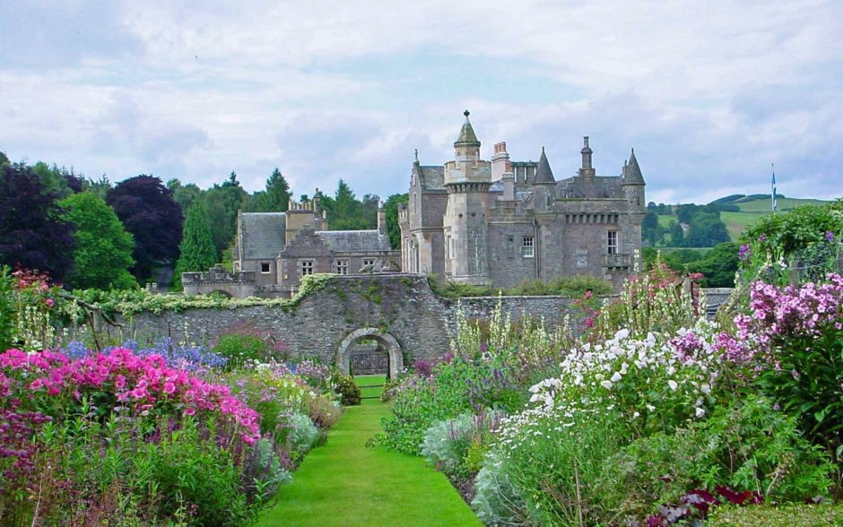 Холирудский дворец Шотландия