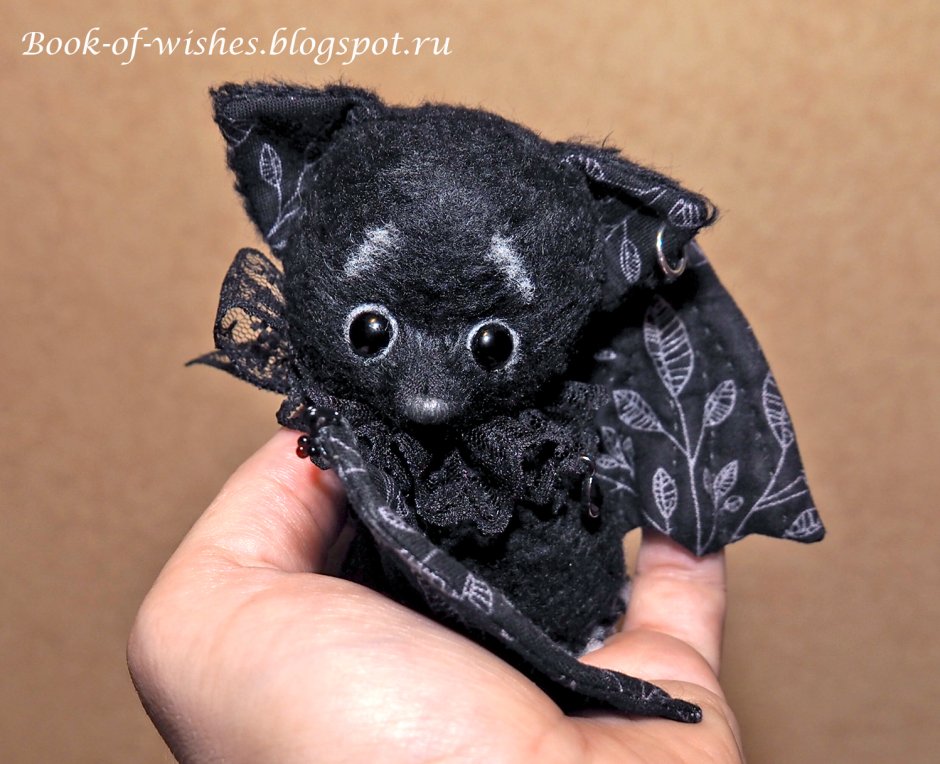 Летучая мышь авторская игрушка