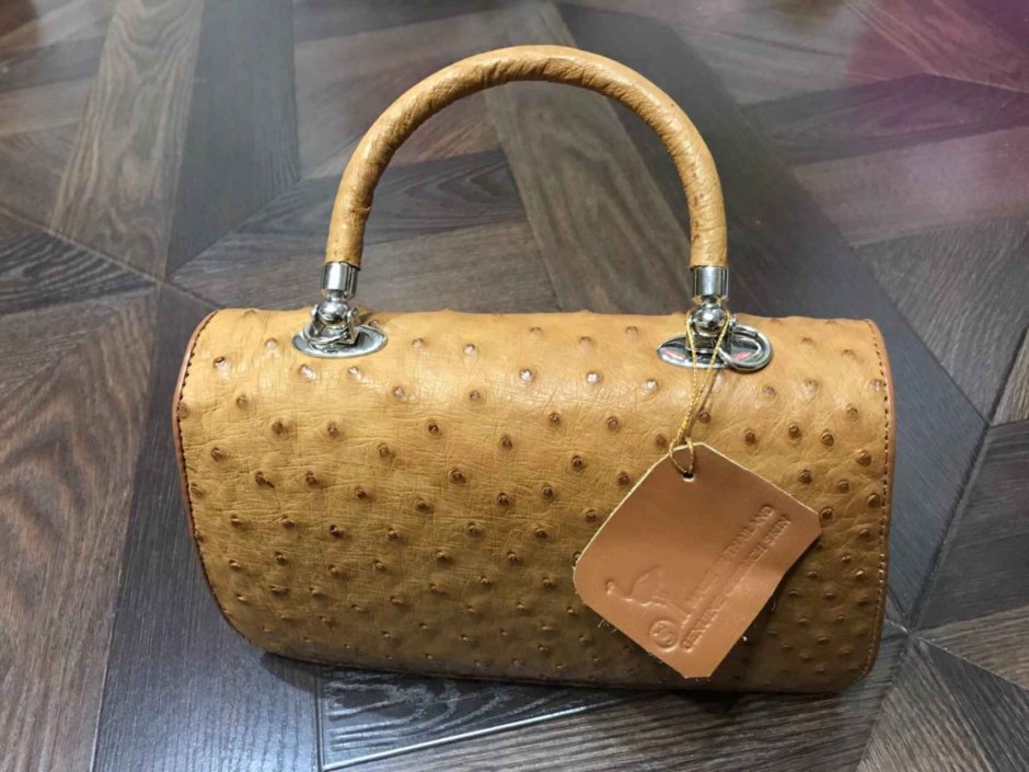 Выделанная кожа страуса