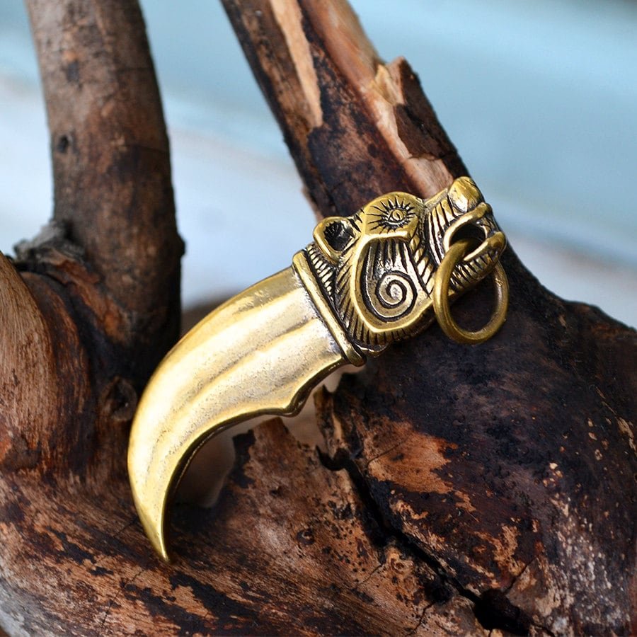 Украшение викингов из когтей медведя