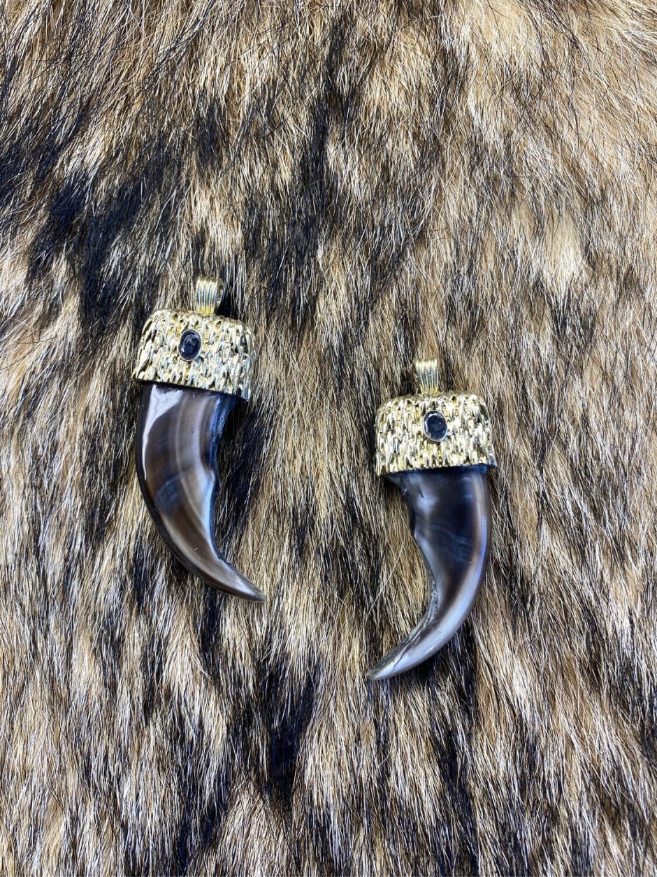 Подвеска с медвежьим когтем