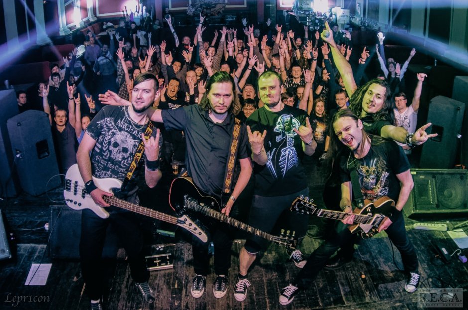 Фурри чёрный волк