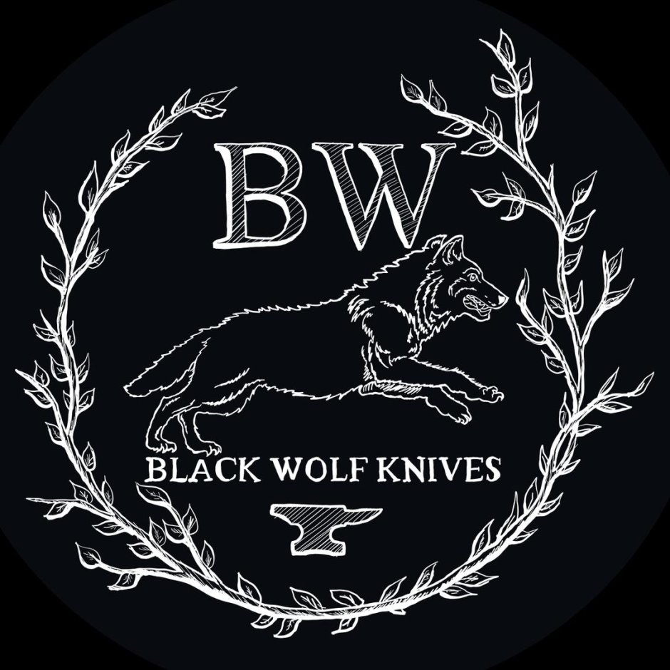 Черный волк на темном фоне