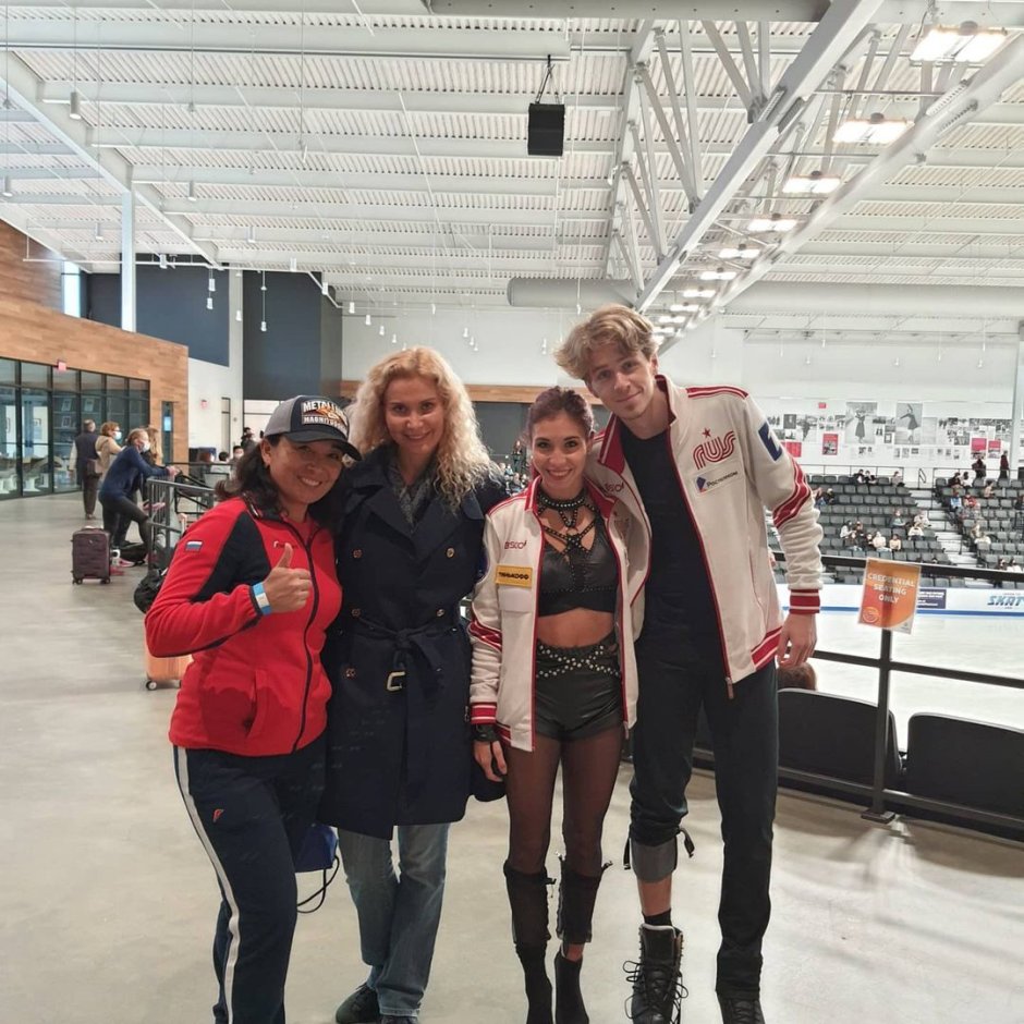 Александра Трусова с собакой