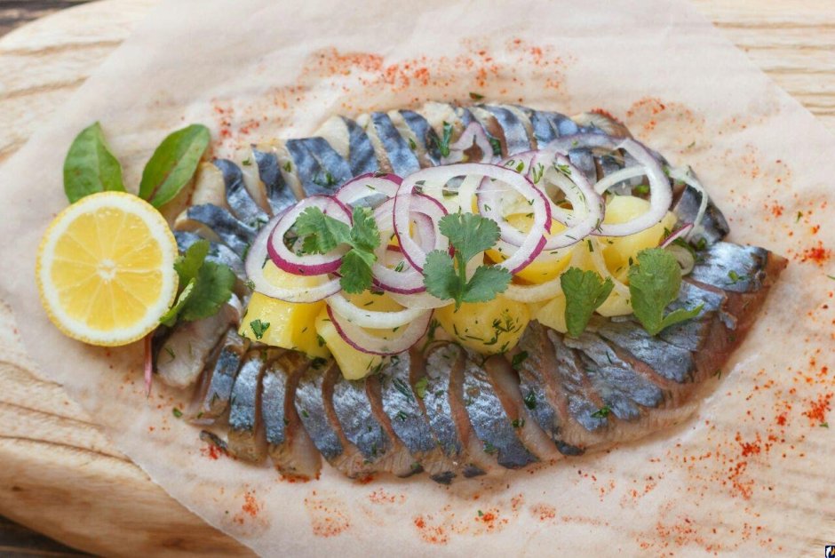 Рыбная тарелка селедка и скумбрия