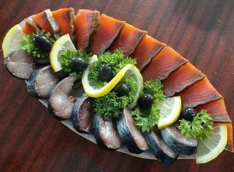 Рыбная тарелка селедка и скумбрия