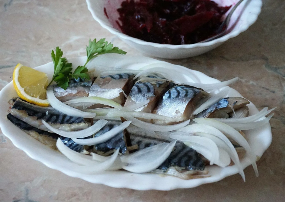 Скумбрия селедка Иваси