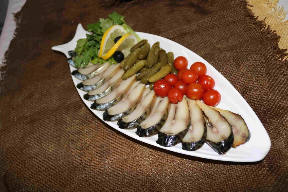 Красиво нарезать скумбрию