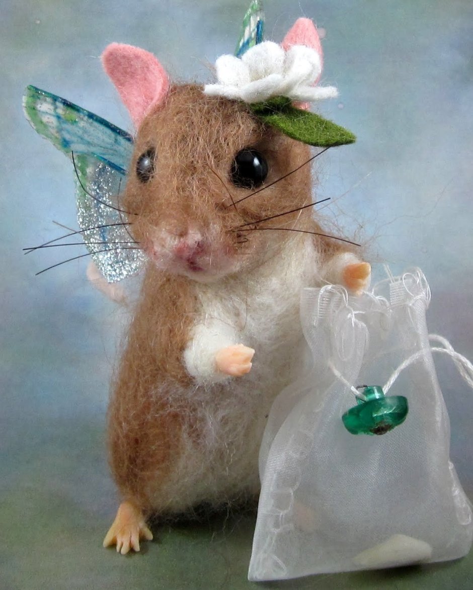 Красивый мышонок