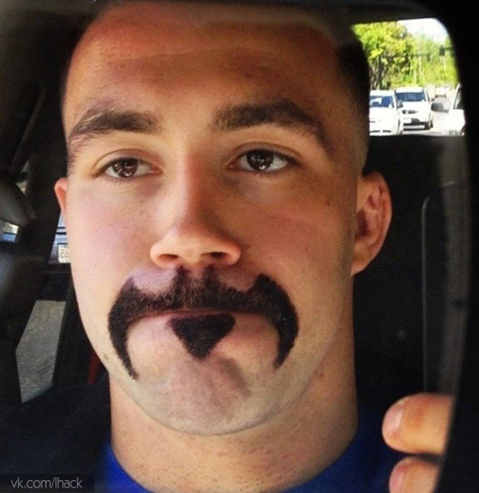 Парень с усиками