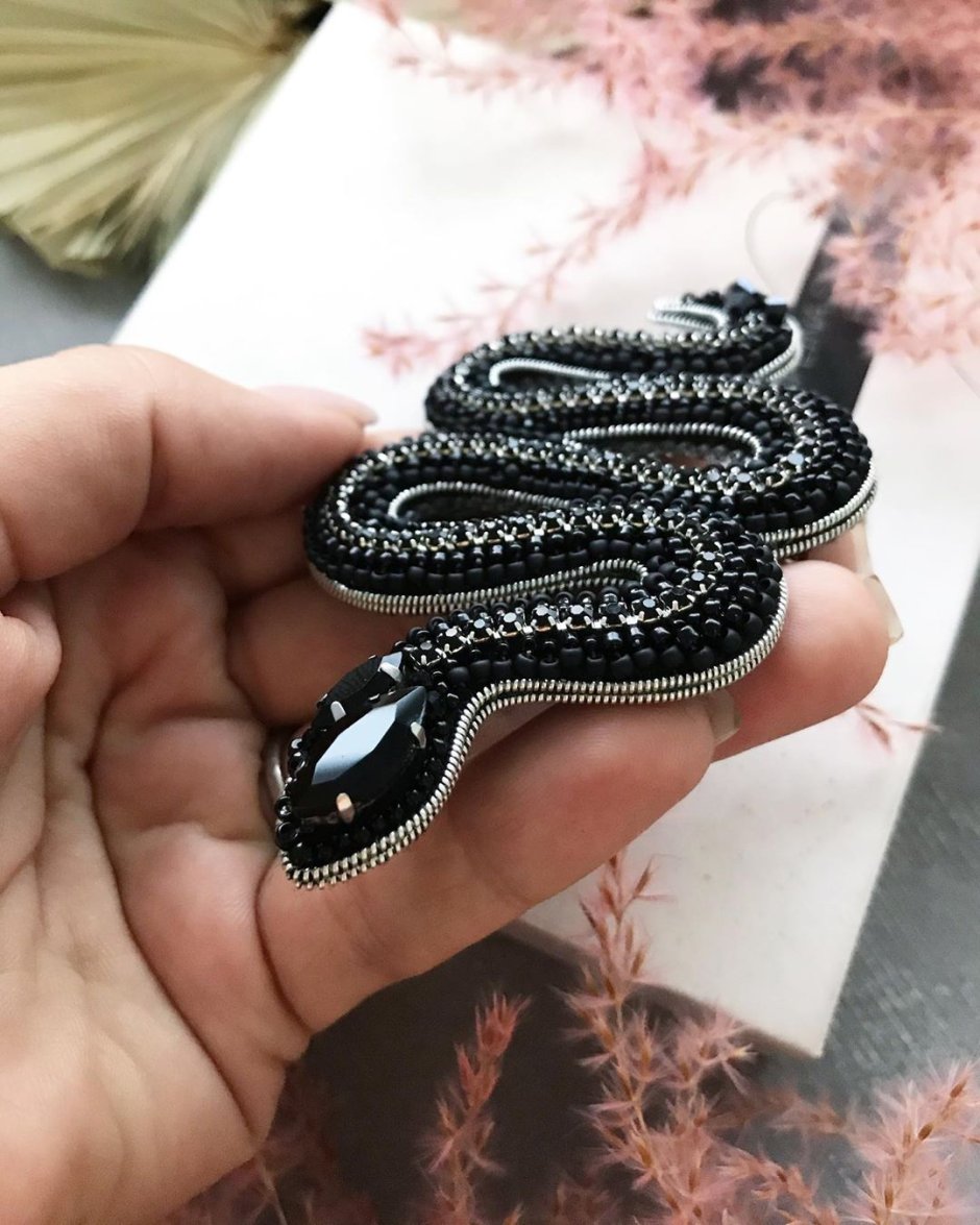 Брошь бисер змея