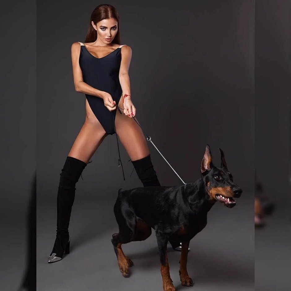 Ирина Шейк с доберманом