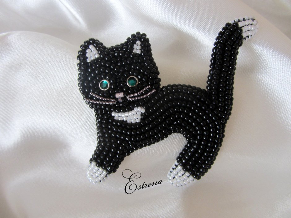 Брошка котенок из бисера