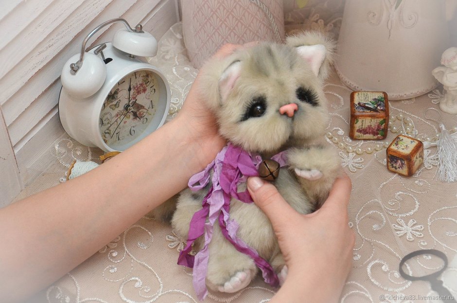 Игрушка кошка с бусинками