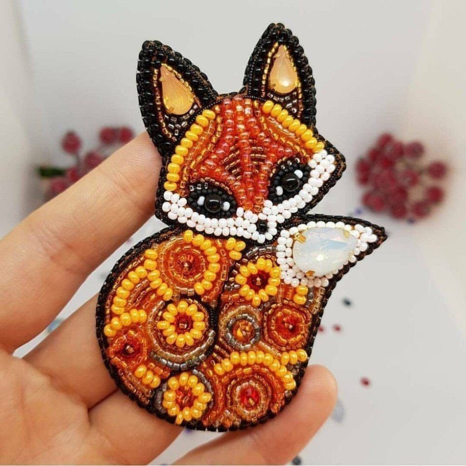 Брошь из бисера кошка