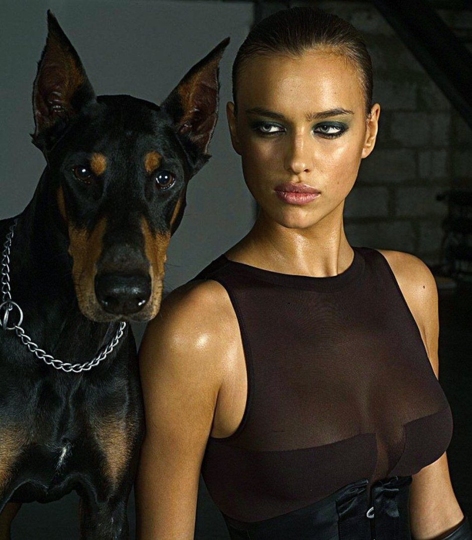 Ирина Шейк с доберманом