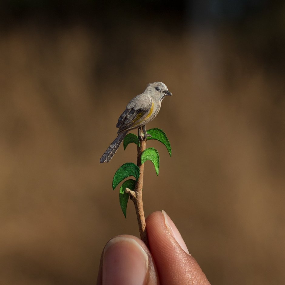 Брошь бисером птичка