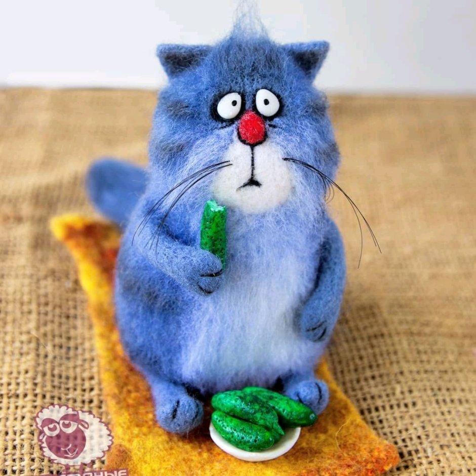 Кошка в бусах