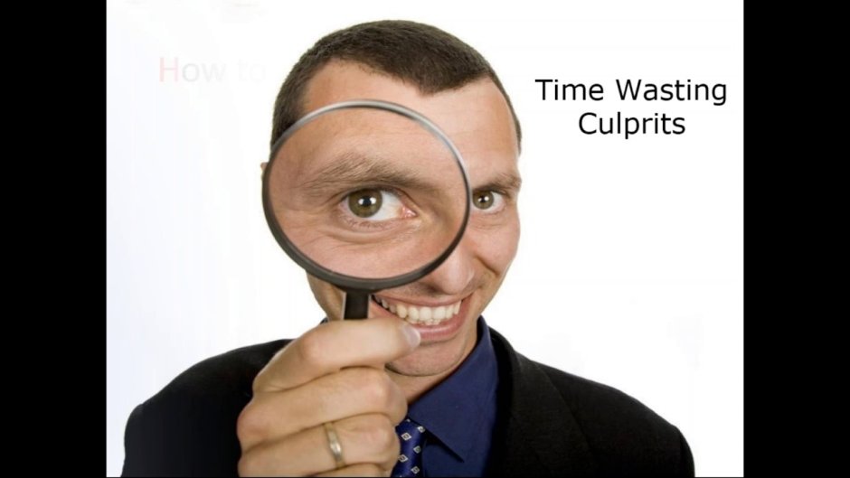 Человек за лупой