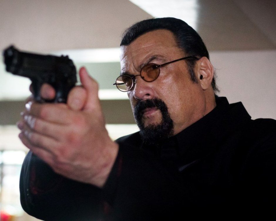 Стивен Сигал с катаной