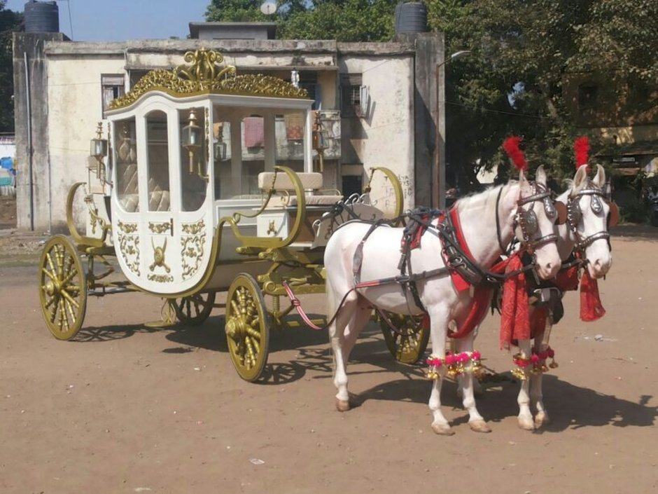 Повозка с лошадью вектор