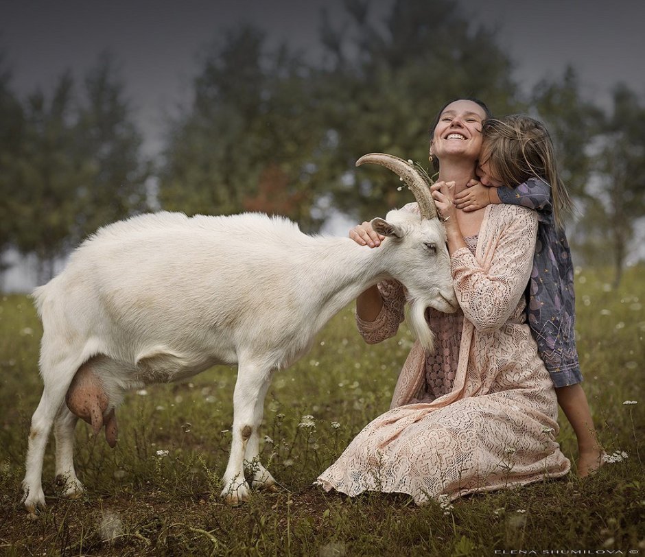 Девушка с козленком