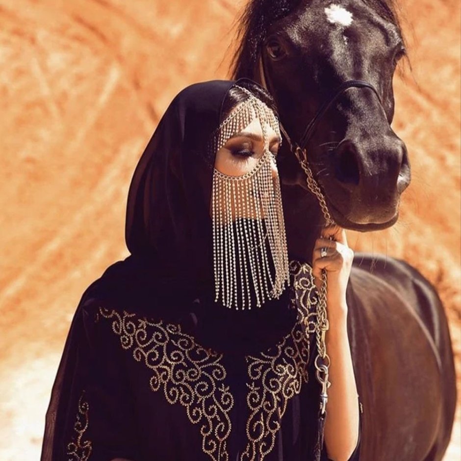 Арабские женщины на лошадях