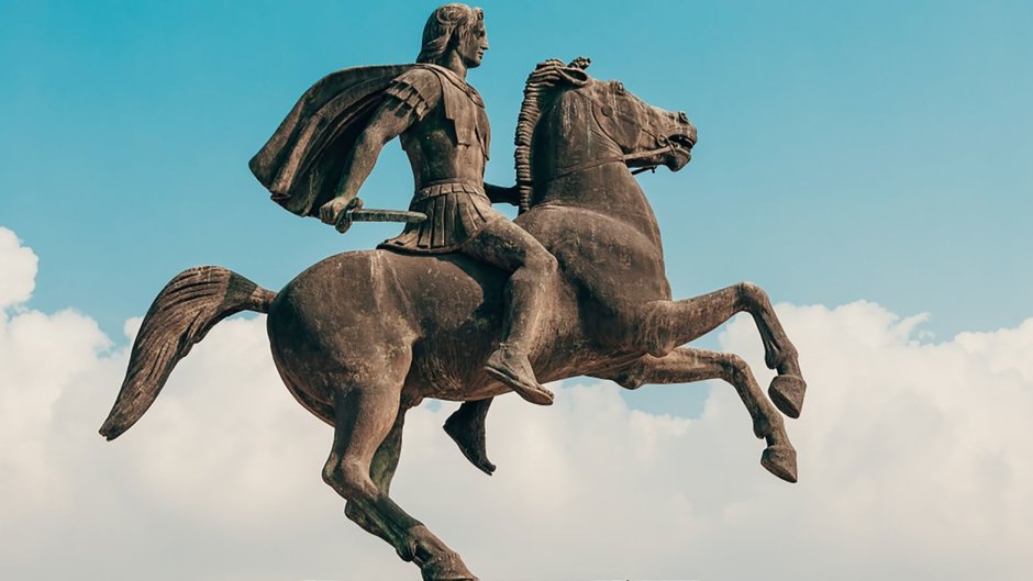 Пегая Фризская лошадь