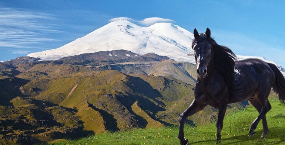 Горный пейзаж с людьми