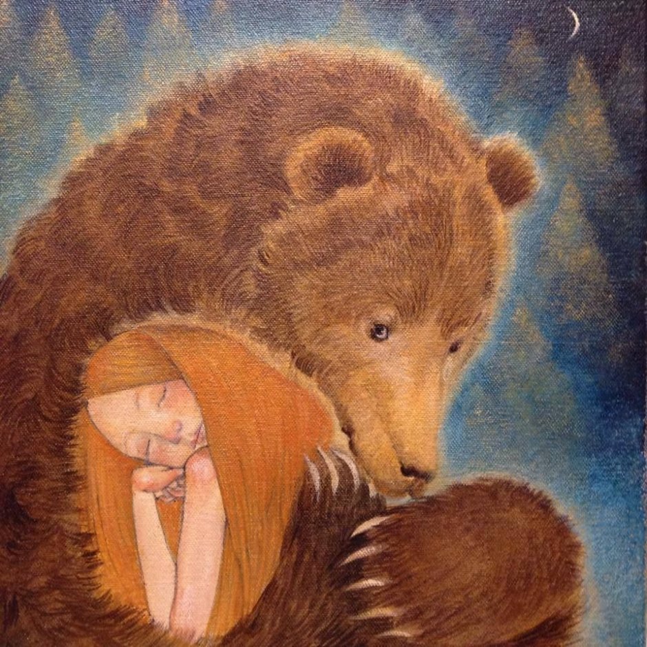 Медвежонок обнимает