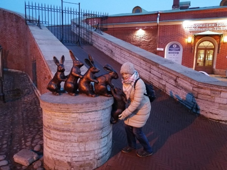 Зайцы в Питере в Петропавловской крепости