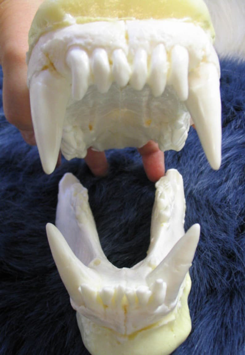 Страшное чучело медведя